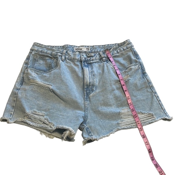 Urban Planet - Refuge Denim Vintage Rip Light Wash Jean Shorts - Size 13 - Picture 5 of 6